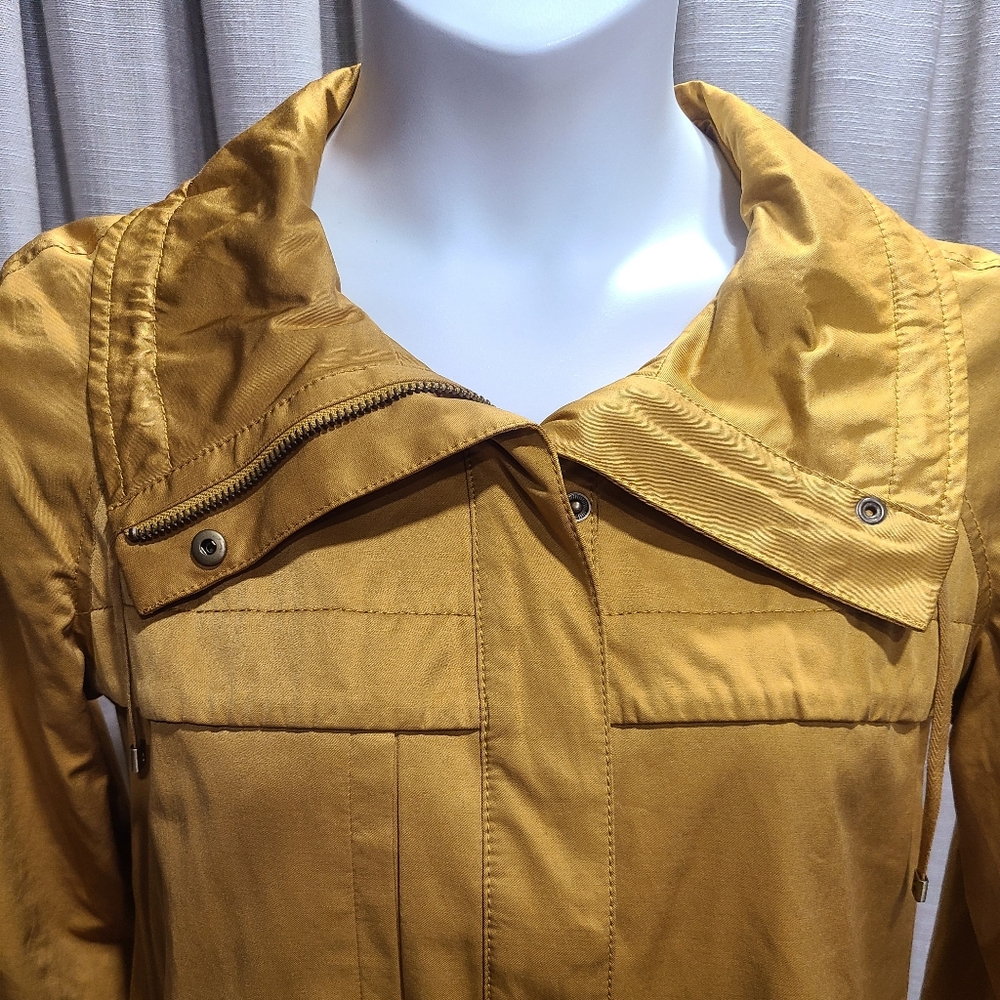 Loft Jacket - Picture 2 of 9